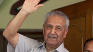 Abdul Qadeer Khan: 'Father of Pakistan's nuclear bomb' dies