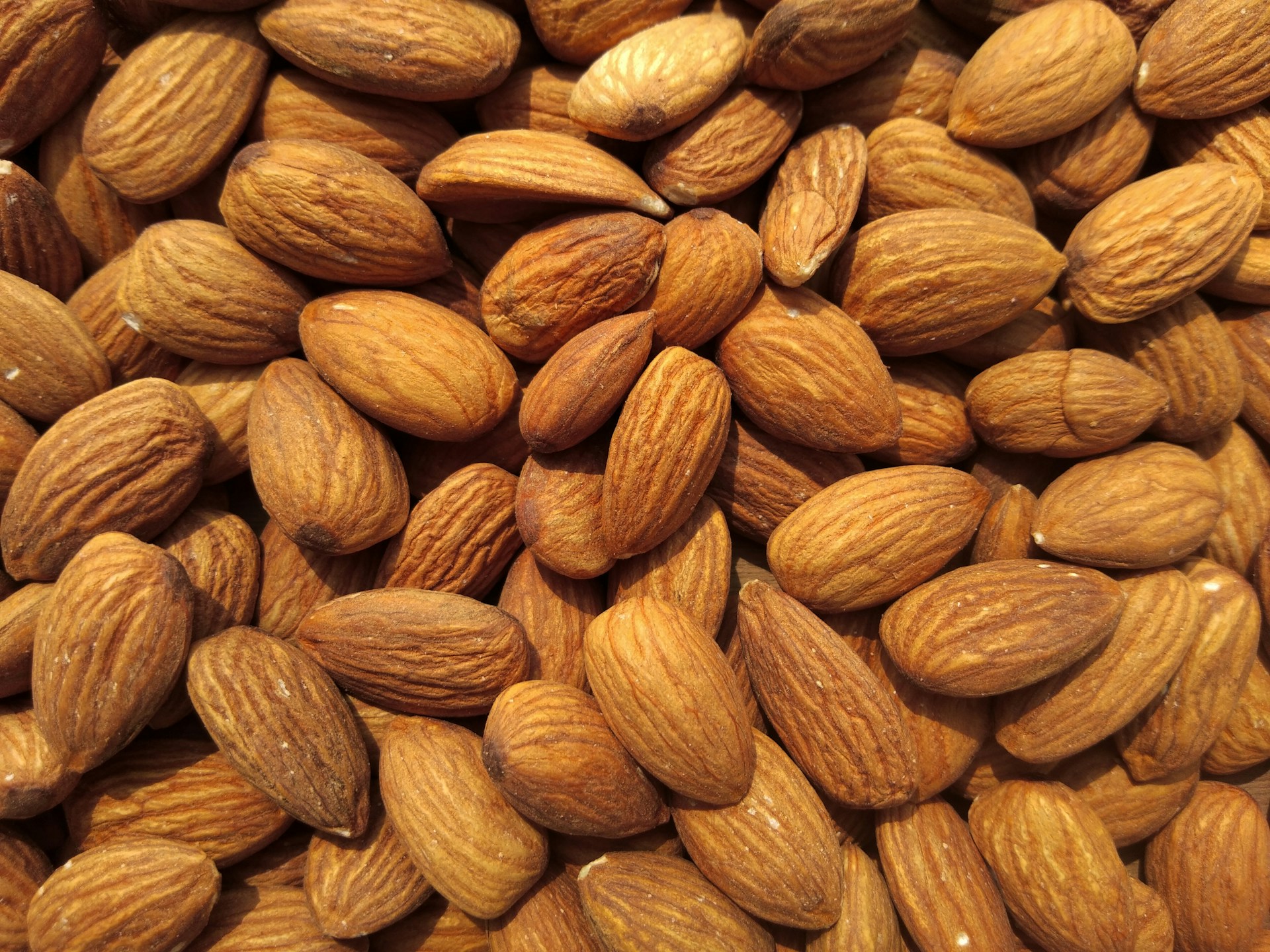The advantages of almonds on one's health