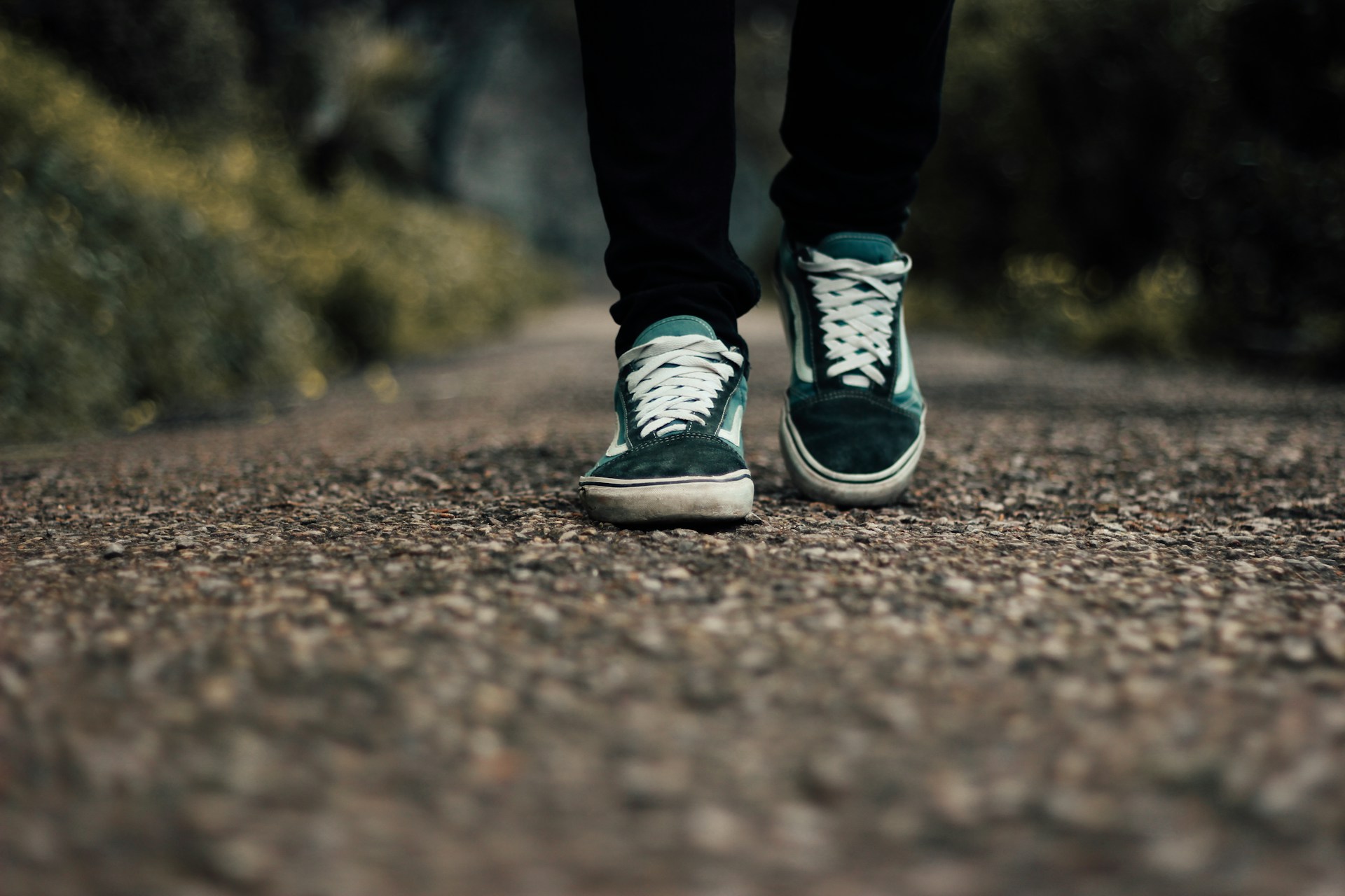 Which Walking Shoes Are the Most Appropriate for Your Foot Type, According to the Experts