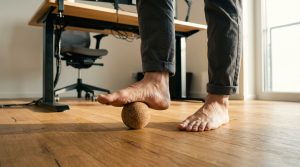 Relieving Plantar Fascia Tension for Standing Desk Users: A 5-Minute Barefoot Routine