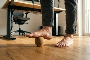 Relieving Plantar Fascia Tension for Standing Desk Users: A 5-Minute Barefoot Routine